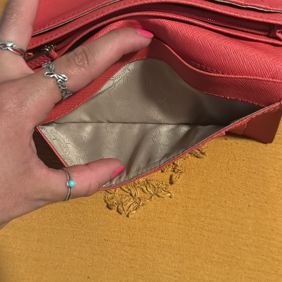 Michael kors wallet. - Picture 8 of 8